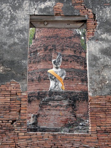 Wat Suwannawat Buddha through doorway